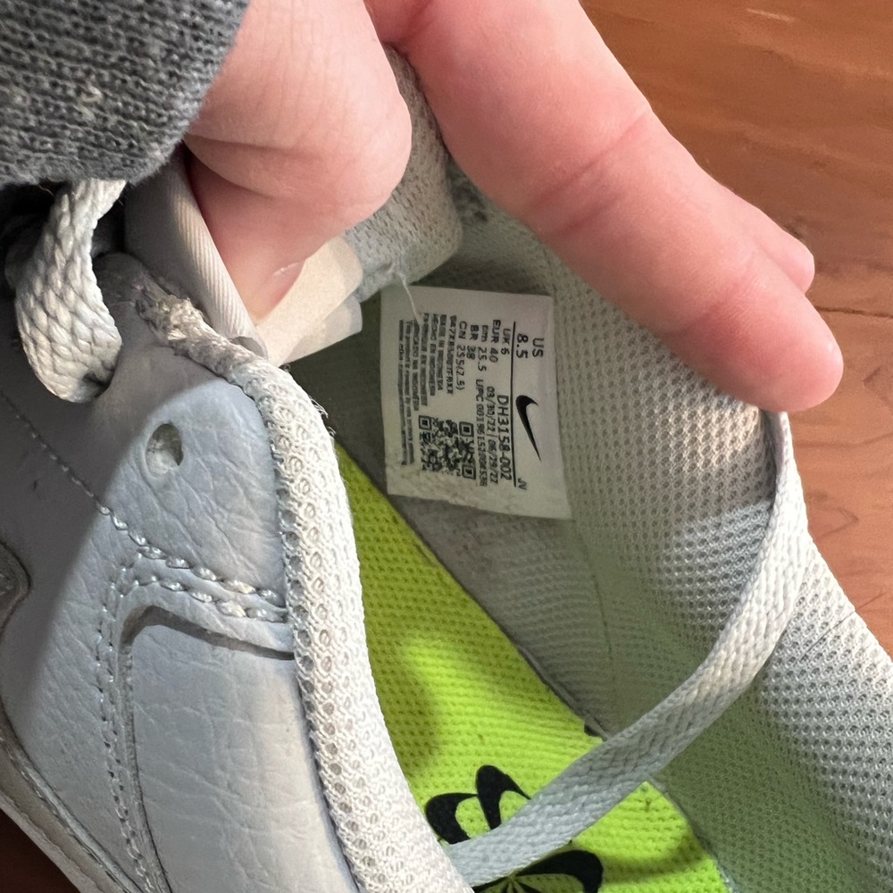 Nike Light Gray Sneakers - Picture 4 of 6